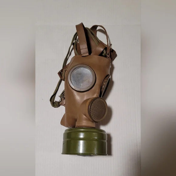Gas Mask - Picture 2 of 2